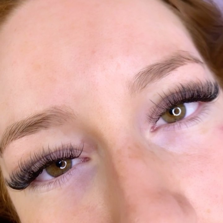 D4F022 00FF 4404 BE28 2C9586664C0B — eyelash extensions service