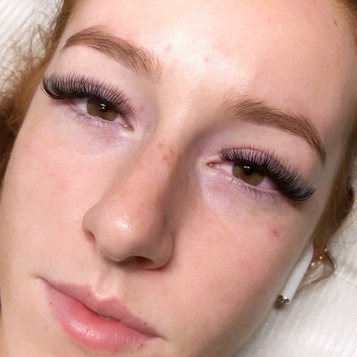 BC18 B6A9 4E01 BB4D A130F7D8888E — eyelash extensions service